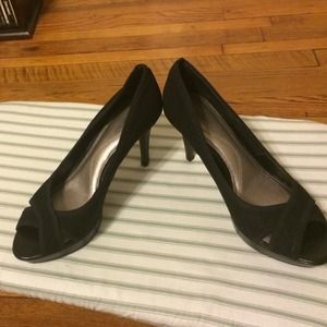 Tahari Daliah black open toe  high heeled pump