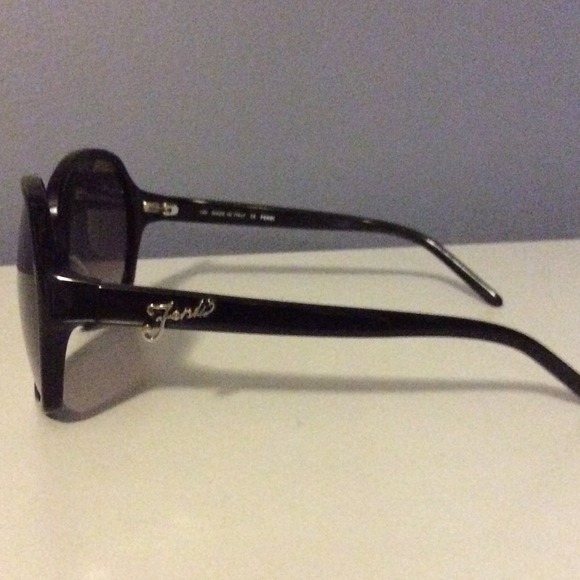 AUTHENTIC BLACK FENDI SUNGLASSES - Picture 2 of 4