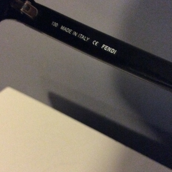 AUTHENTIC BLACK FENDI SUNGLASSES - Picture 4 of 4