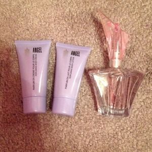 ❗️SOLD❗️angel bundle:)
