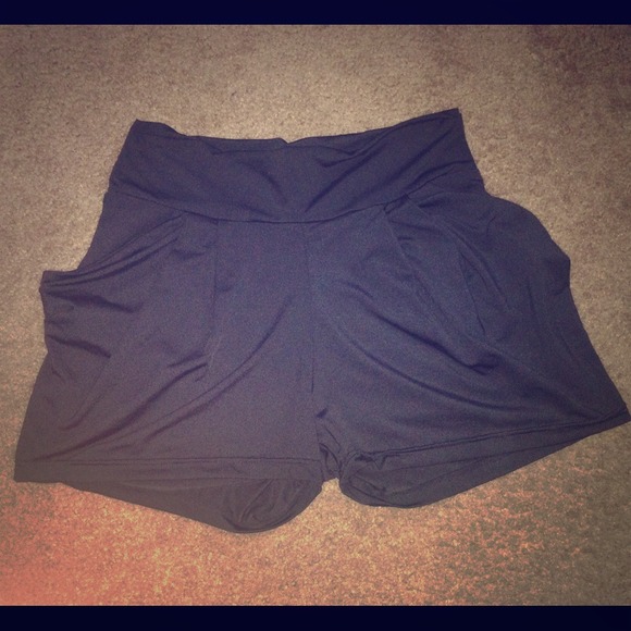 🚫sold🚫Dip Pocket Shorts 💕 NWOT