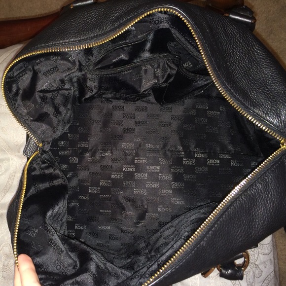 ❌SOLD ON TRADESY❌ Michael Kors Travel bag - Picture 2 of 4