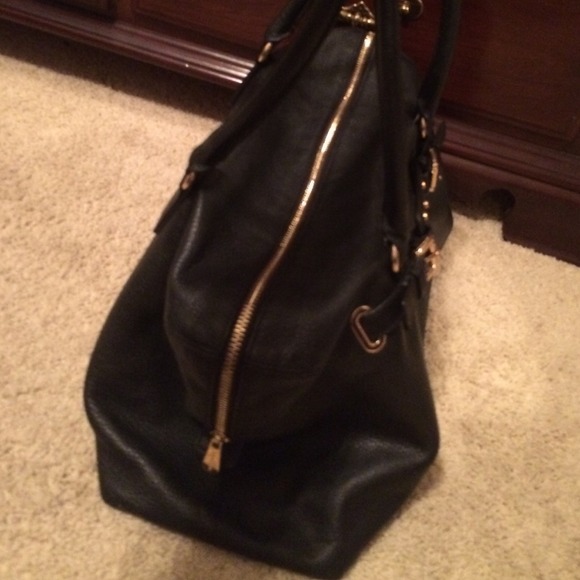 ❌SOLD ON TRADESY❌ Michael Kors Travel bag - Picture 4 of 4