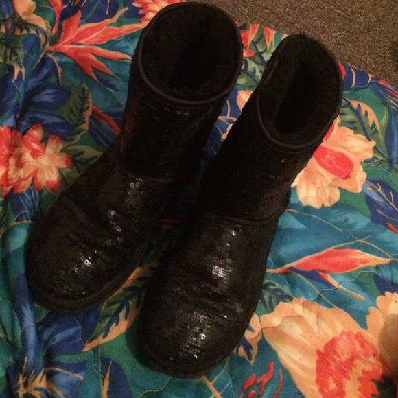 RESERVED ! Size 6 sequins UGGs