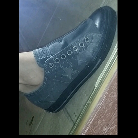 Unisex converse Men's size 7 woman's 8.5 or 9