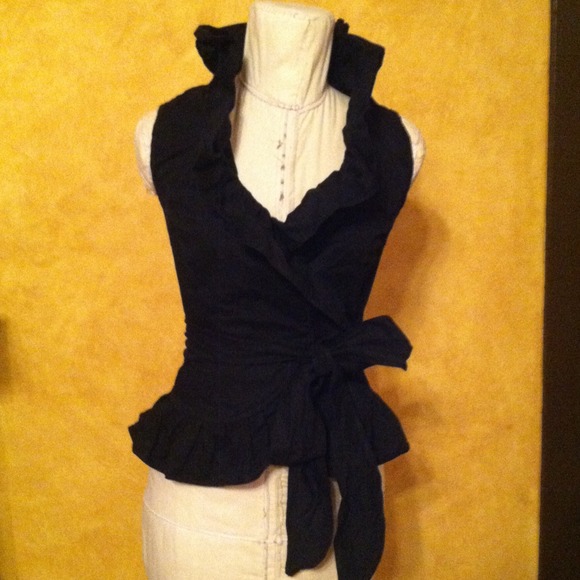 *HOST PICK* Seven degree ruffle black top sz S