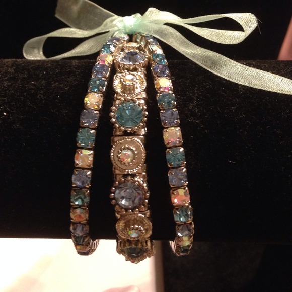 hollywood color crysyal Jewelry - Gorgeous crystal stretch bracelet