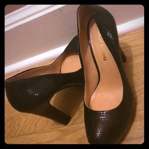 Pour La Victoire - Irina snake pumps in black