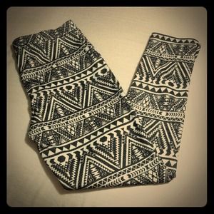 SOLD!🎉 High-waisted Aztec pants