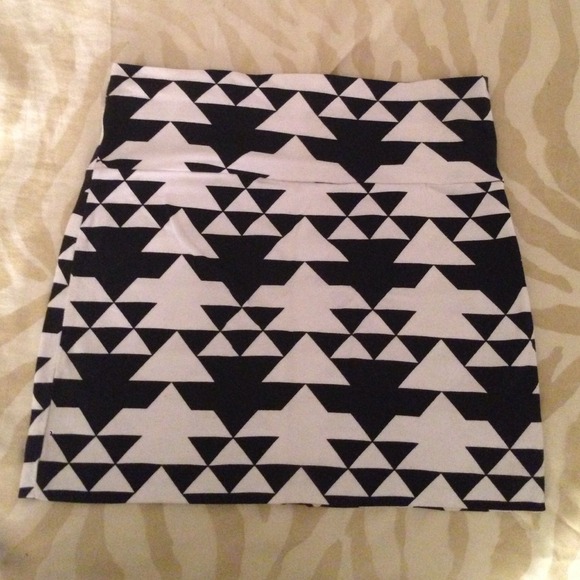 Black and white Aztec print pencil skirt