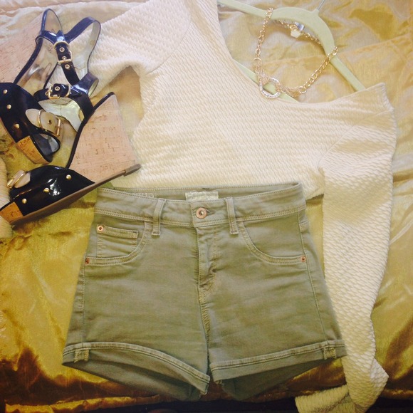 ♦️SOLD♦️High waisted guess shorts - Picture 1 of 2