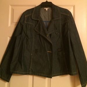 Short double breasted dark blue denim jean jacket.