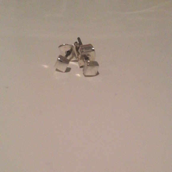 Very Dainty H&M Silver Studs NWOT