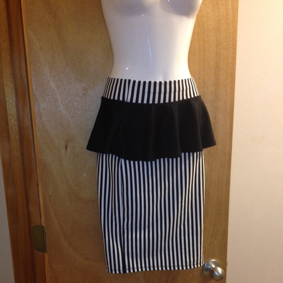 ❤❤SOLD EBAY❤❤Black and white peplum skirt