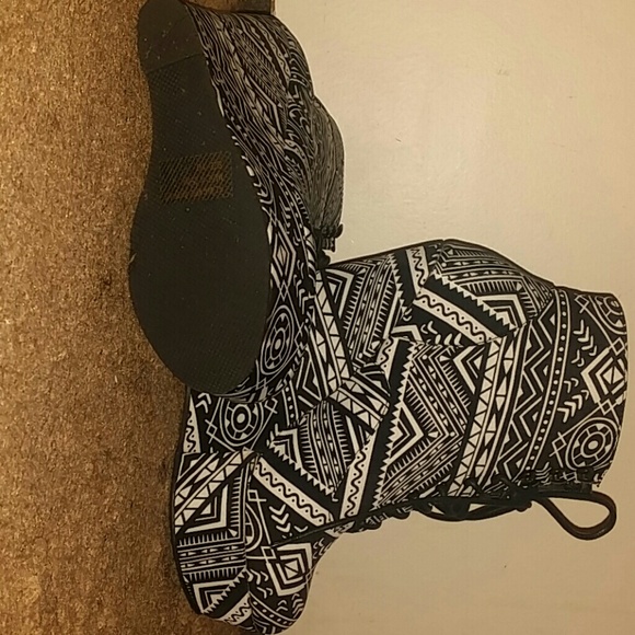 🙌MARKDOWN🙌Color Block Wedges - Picture 2 of 4