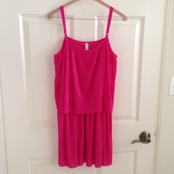ZARA Pleated Two Tiered Dress sz M in Fuchsia Pink - Picture 3 of 3