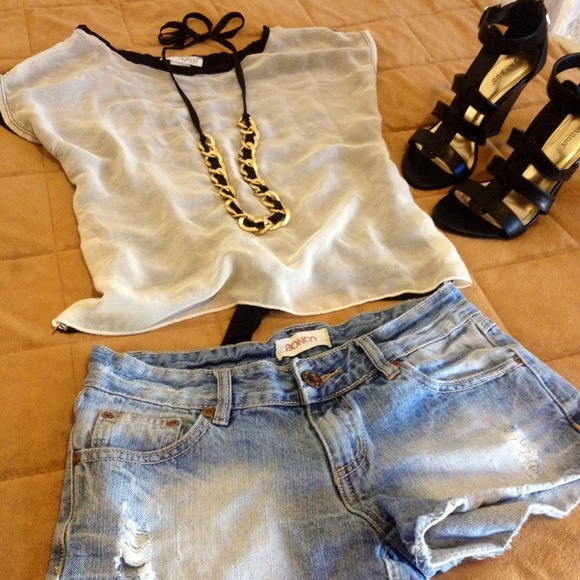 ❌❌SOLD in bundle!! White/black sheer top