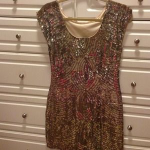 Very shiny gold sequins dress it changes