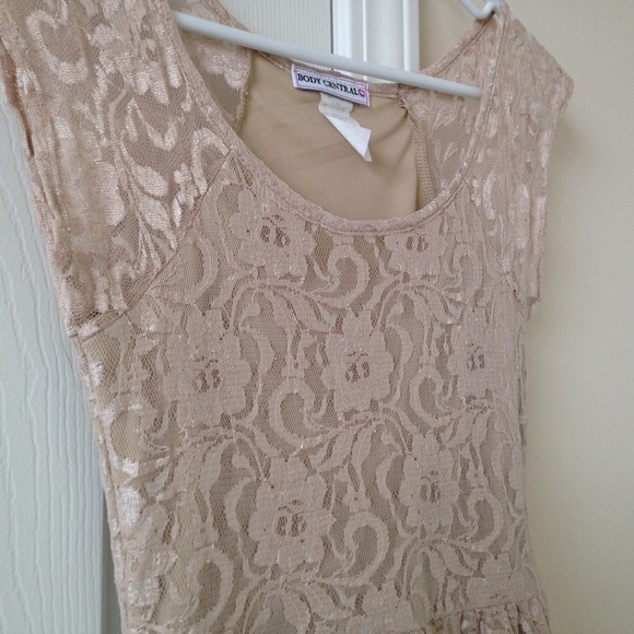 Blush Lace Dress - Picture 3 of 3