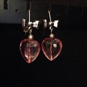 💖Heart with a bow on top earrings💖