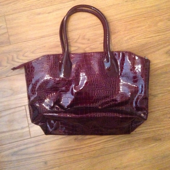 🌟Shiny maroon handbag NWOT🌟
