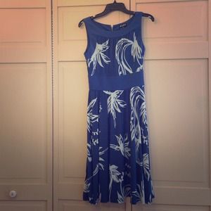 BCBG blue patterned dress with vintage look
