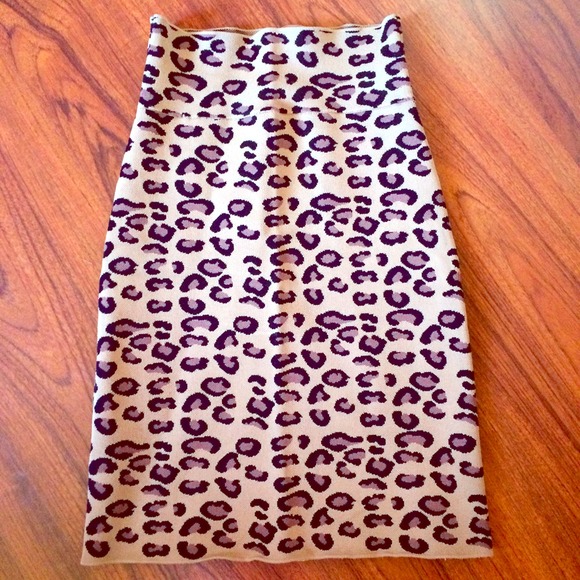 BCBGMaxazaria XS High Waisted Leopard Skirt