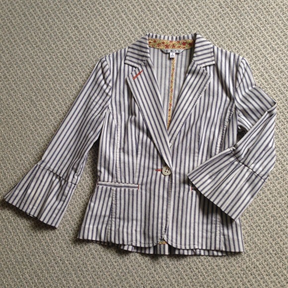 ❌❌SOLD❌❌ Adorable CAbi Striped Blazer - Picture 1 of 4