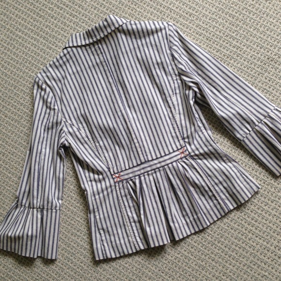 ❌❌SOLD❌❌ Adorable CAbi Striped Blazer - Picture 3 of 4