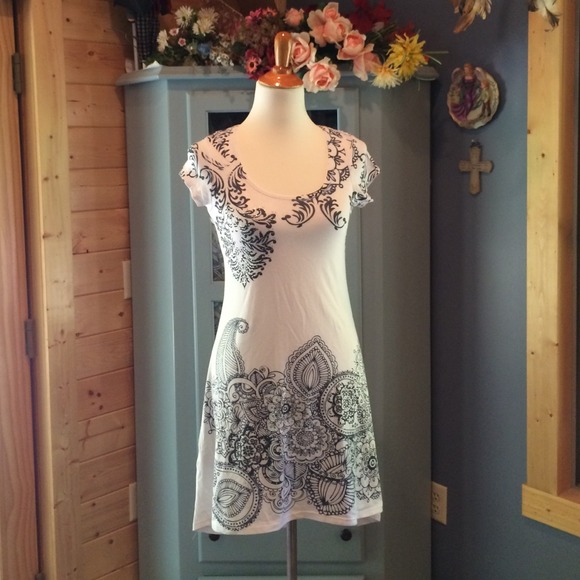 OneWorld Dresses & Skirts - OneWorld White Summer Dress w/ Tiny Diamonds &Lace