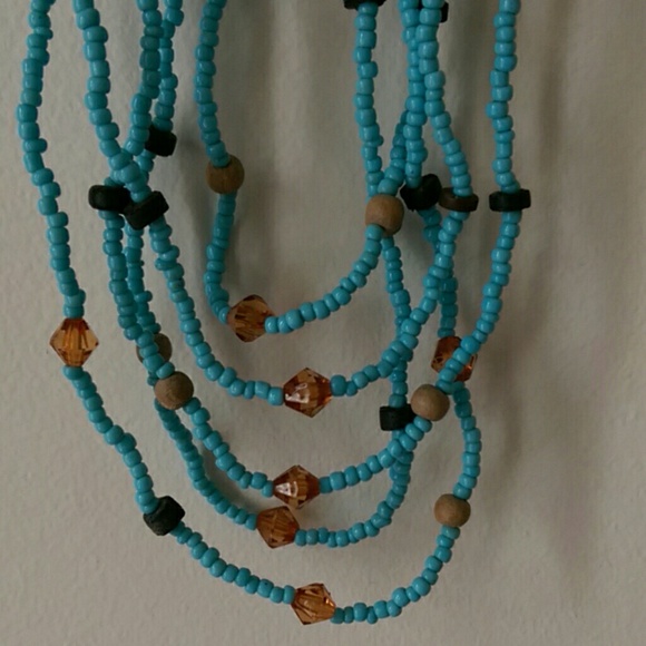 Blue layered beaded necklace - Picture 2 of 4