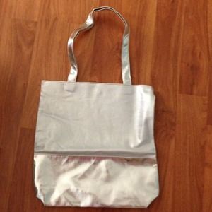 Medium silver tote bag
