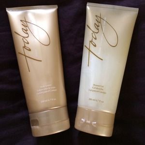 BNWOT Avon shower gel & lotion bundle