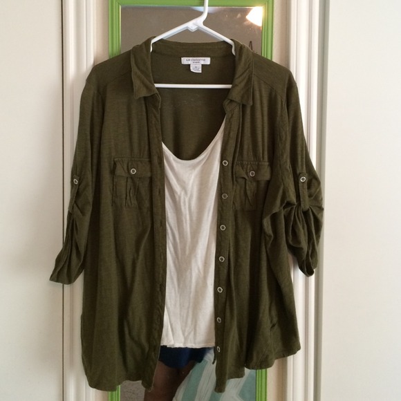 ✨Sold✨Dark army green top
