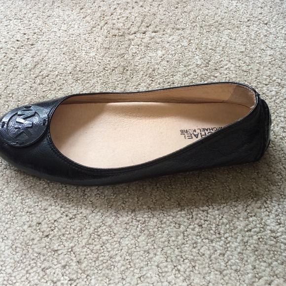 Micheal Kors black leather flats