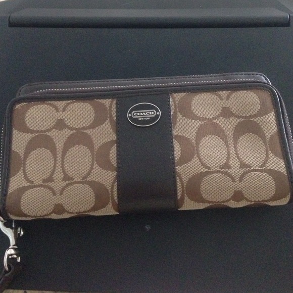 Coach Clutches & Wallets - Coach wallet