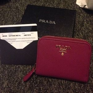 New Prada Wallet! Authentic 100% and 50% discount!
