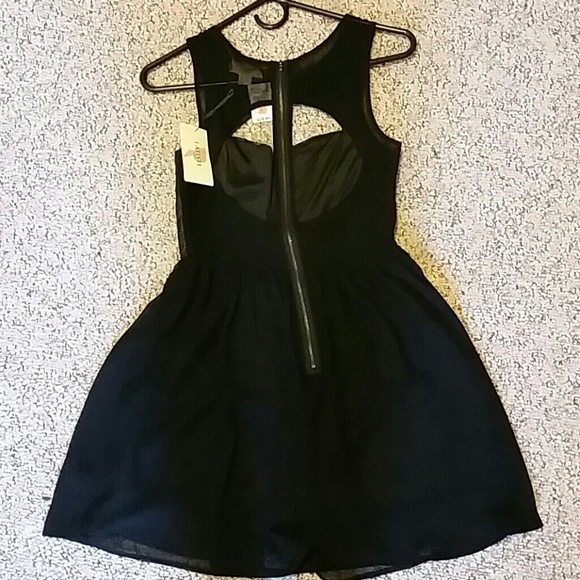 black dress - Picture 2 of 2