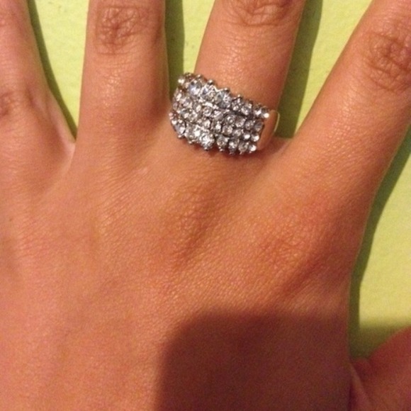 beautiful ring - Picture 1 of 3