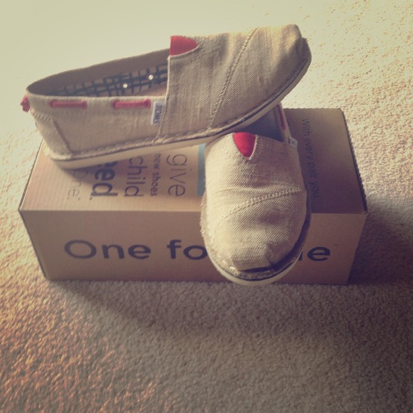 Toms Burlap Stitchouts