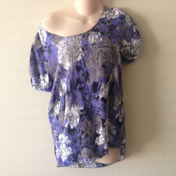 ✨NEW✨Matix Rolled Sleeved Top - USED