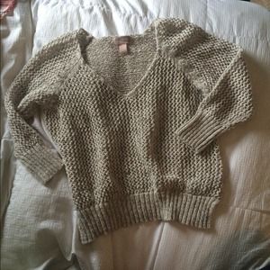 • TRADED • White/grey knit sweater