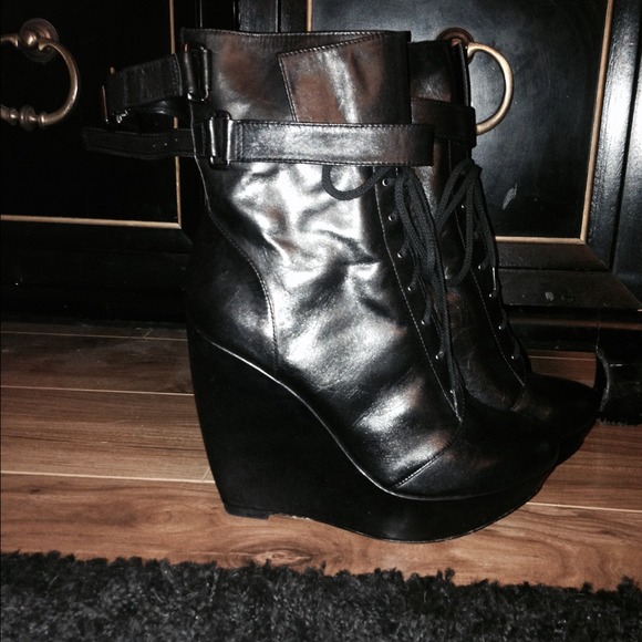 Report Signature "Adam" Wedge Bootie NIB 8 - Picture 2 of 3