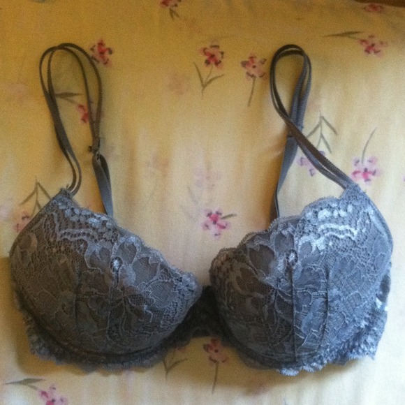 Victoria's Secret 32D silver/gray lace bra