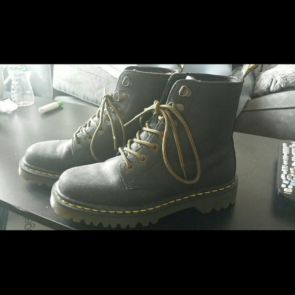 Dr. Martens Women's Luana (black)