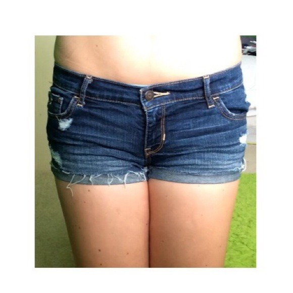 Hollister shorts dark wash!