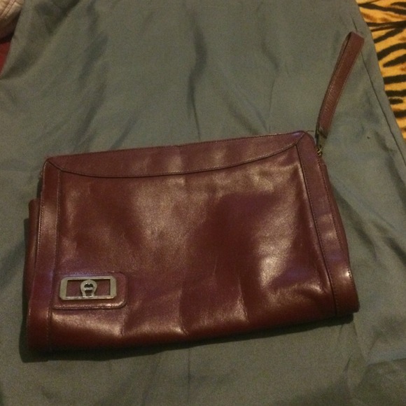 Purse price lowered from 40 to 25