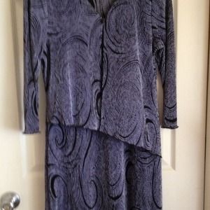 LOVELY FLOWING DRESS