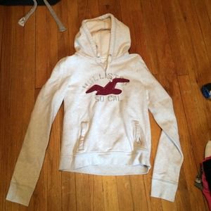 Hollister cream sweatshirt with hood