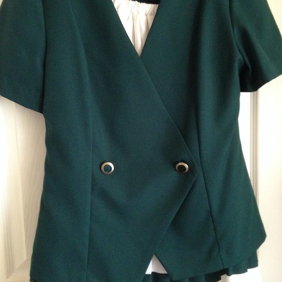 Really nice Two piece jacket and skirt - Picture 1 of 4